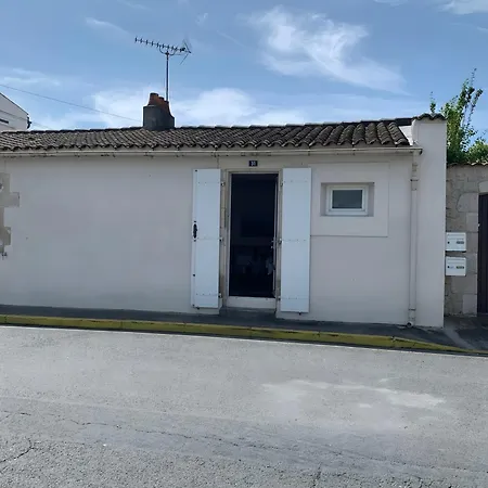 Au Pied De L'ile D'oleron *