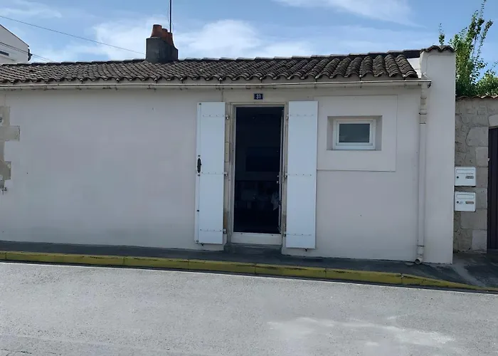 Au Pied De L'ile D'oleron *